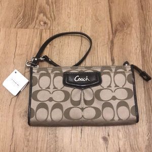 COACH women’s New wristlet wallet purse